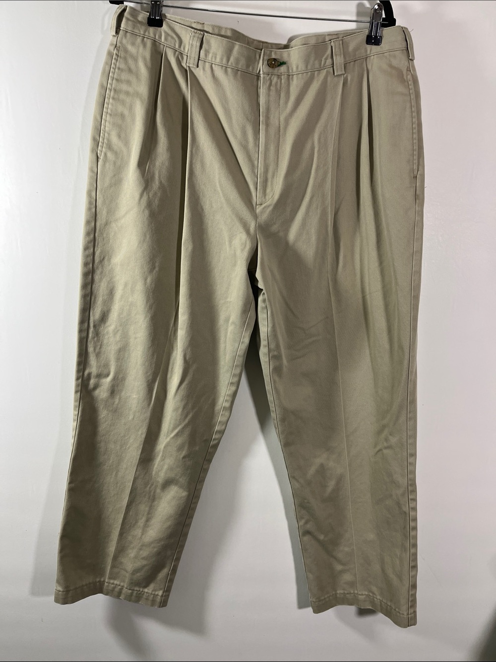 Tommy Hilfiger Men's Pleated Chinos in Light Khaki Size 38X30